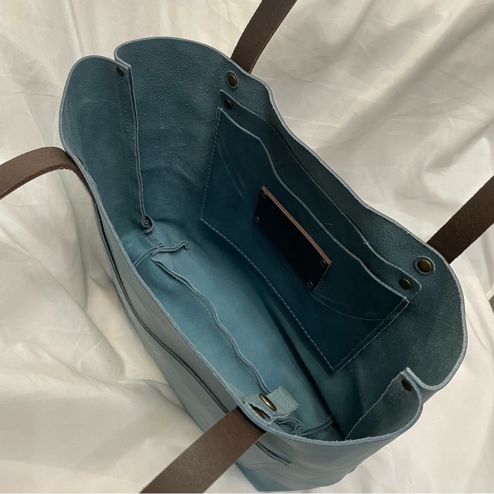 NWT Portland Leather Aqua Blue & Brown Medium Tote, Key Loop, Pockets, Open Top - Picture 3 of 16